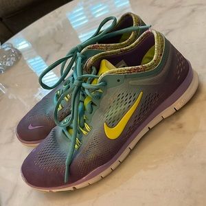 Nike 5.0 cross trainers.  Size 8.5 - multi colored!  Great shoes!